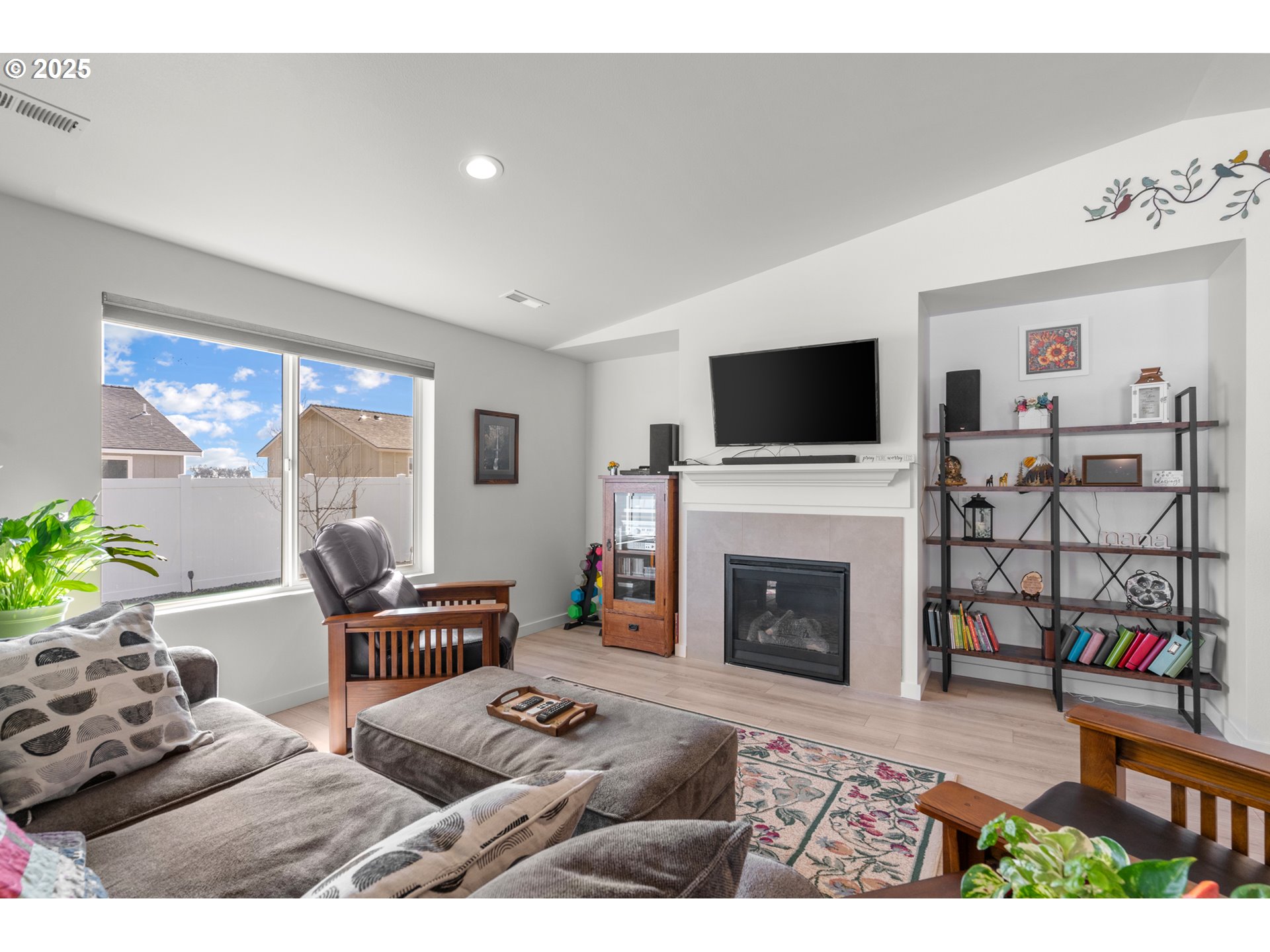 205 RIVER RIDGE DR