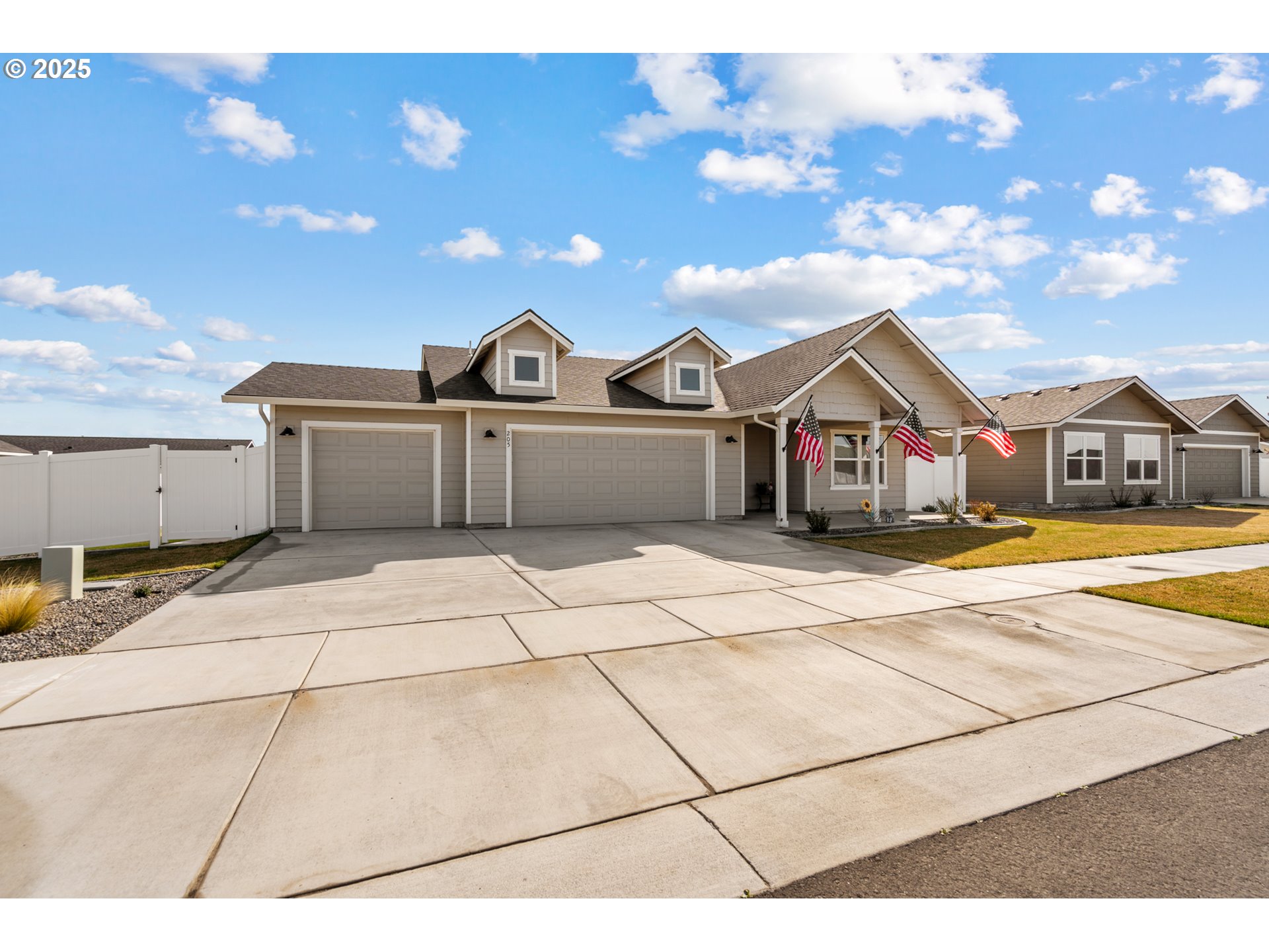 205 RIVER RIDGE DR