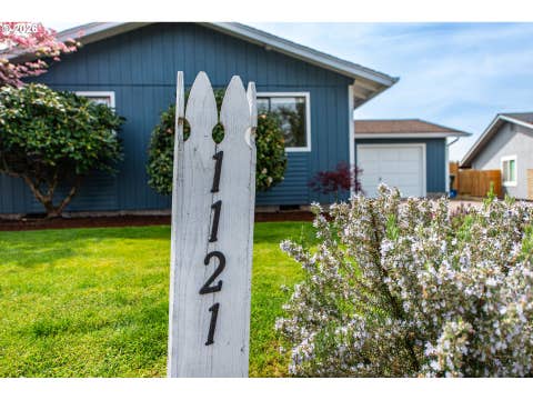 Tiny photo for 1121 Cedar Pl, Creswell, OR 97426 (MLS # 387273426)