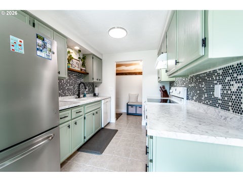 Tiny photo for 1121 Cedar Pl, Creswell, OR 97426 (MLS # 387273426)
