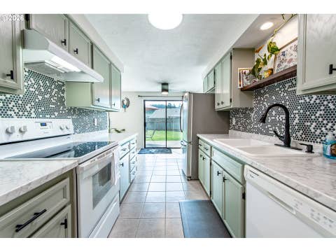 Tiny photo for 1121 Cedar Pl, Creswell, OR 97426 (MLS # 387273426)