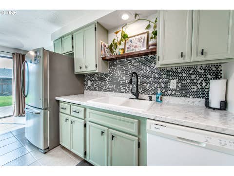 Tiny photo for 1121 Cedar Pl, Creswell, OR 97426 (MLS # 387273426)