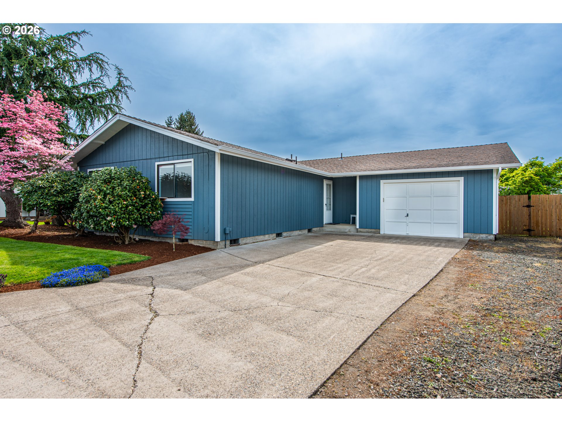 1121 CEDAR PL