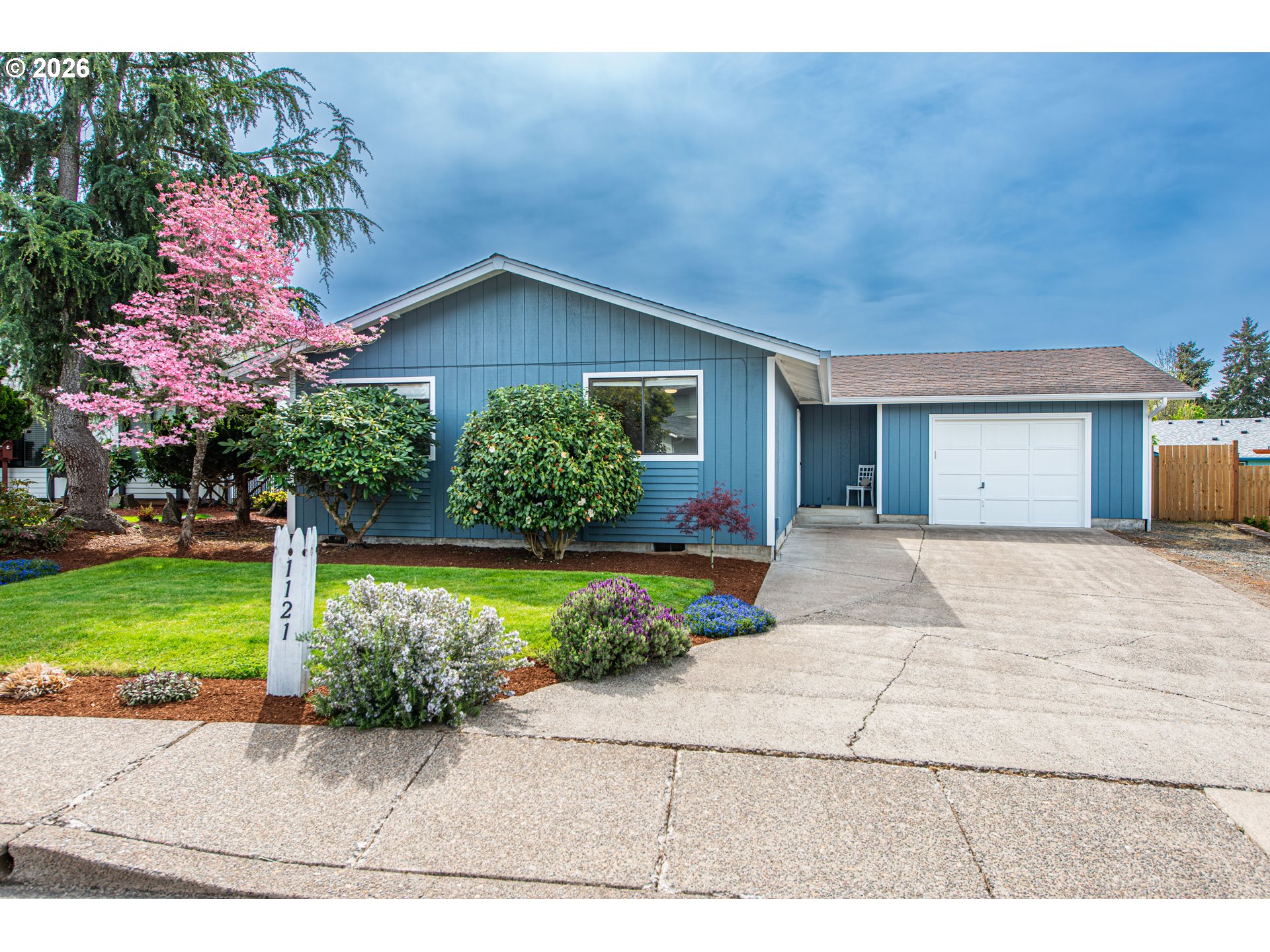 1121 CEDAR PL