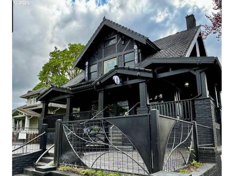 Photo of 2014 Main St, Vancouver, WA 98660 (MLS # 614409684)