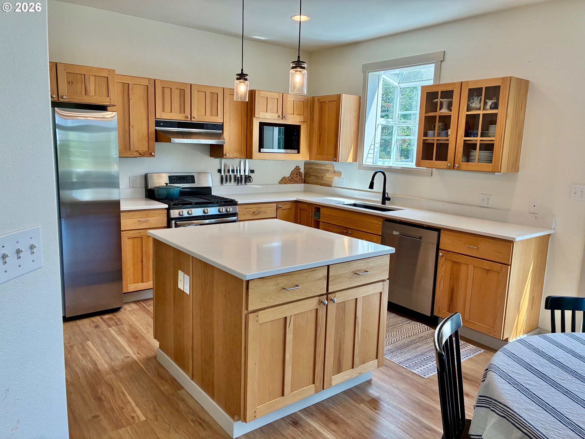 990 BRIDGE VIEW CT