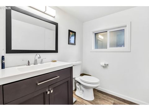 Tiny photo for 47576 Riverview St, Oakridge, OR 97463 (MLS # 529973352)