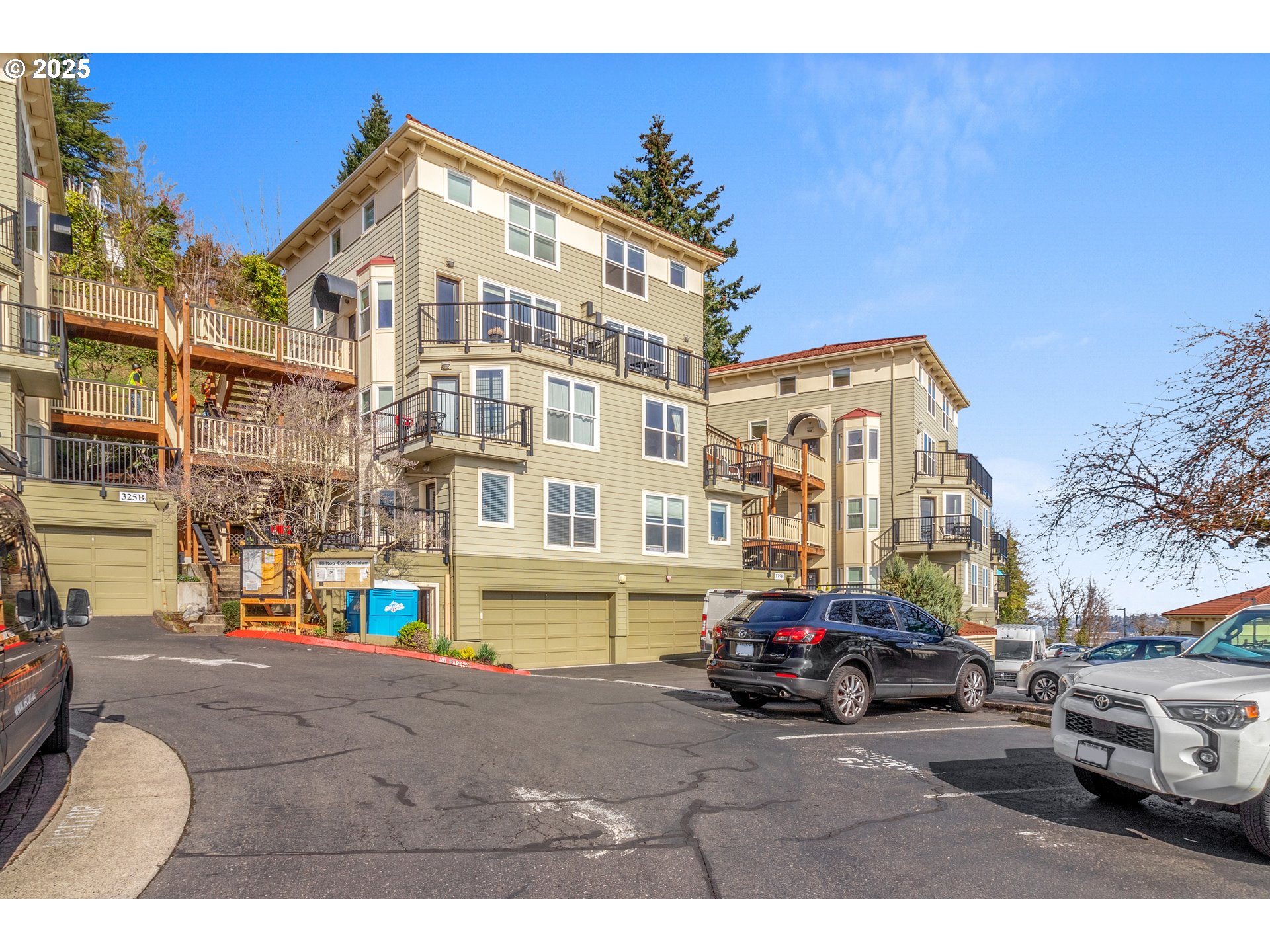 335 NW UPTOWN TER 2B
