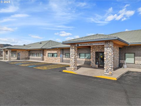 2519 Cove AVE La Grande OR 97850