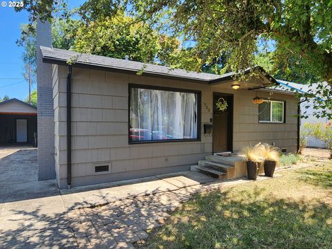 723 W UNION ST Roseburg OR 97471