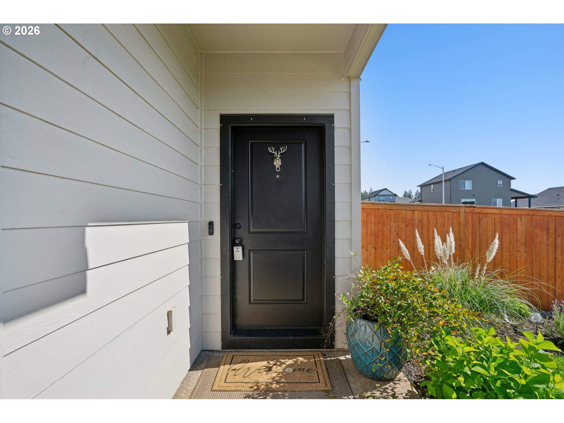 812 NE Trillium DR