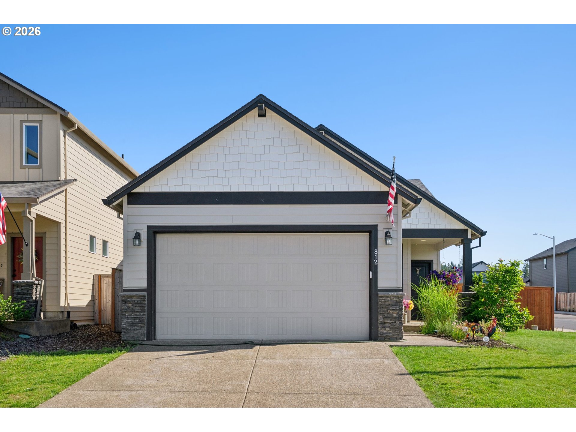 812 NE Trillium DR