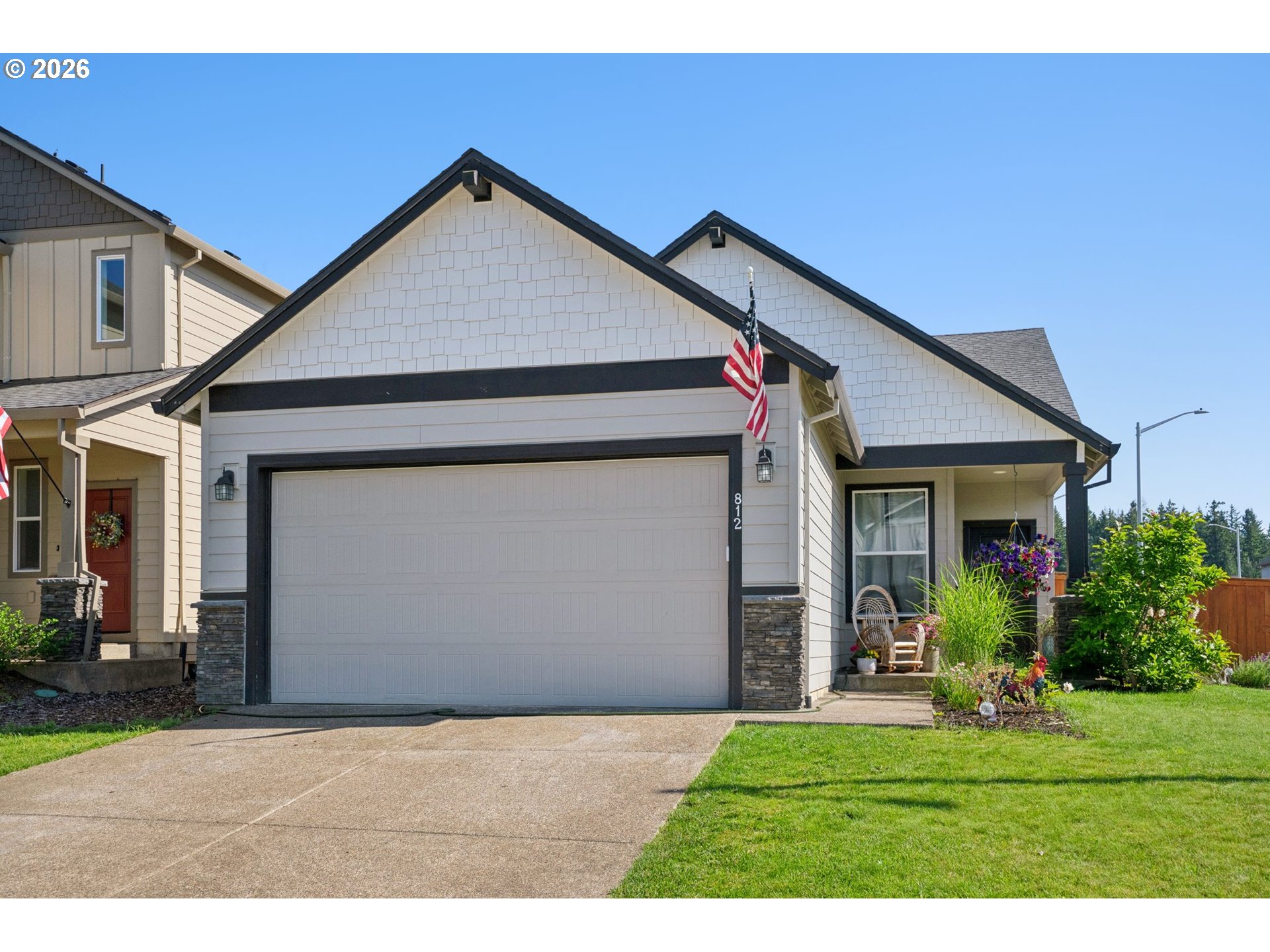 812 NE Trillium DR