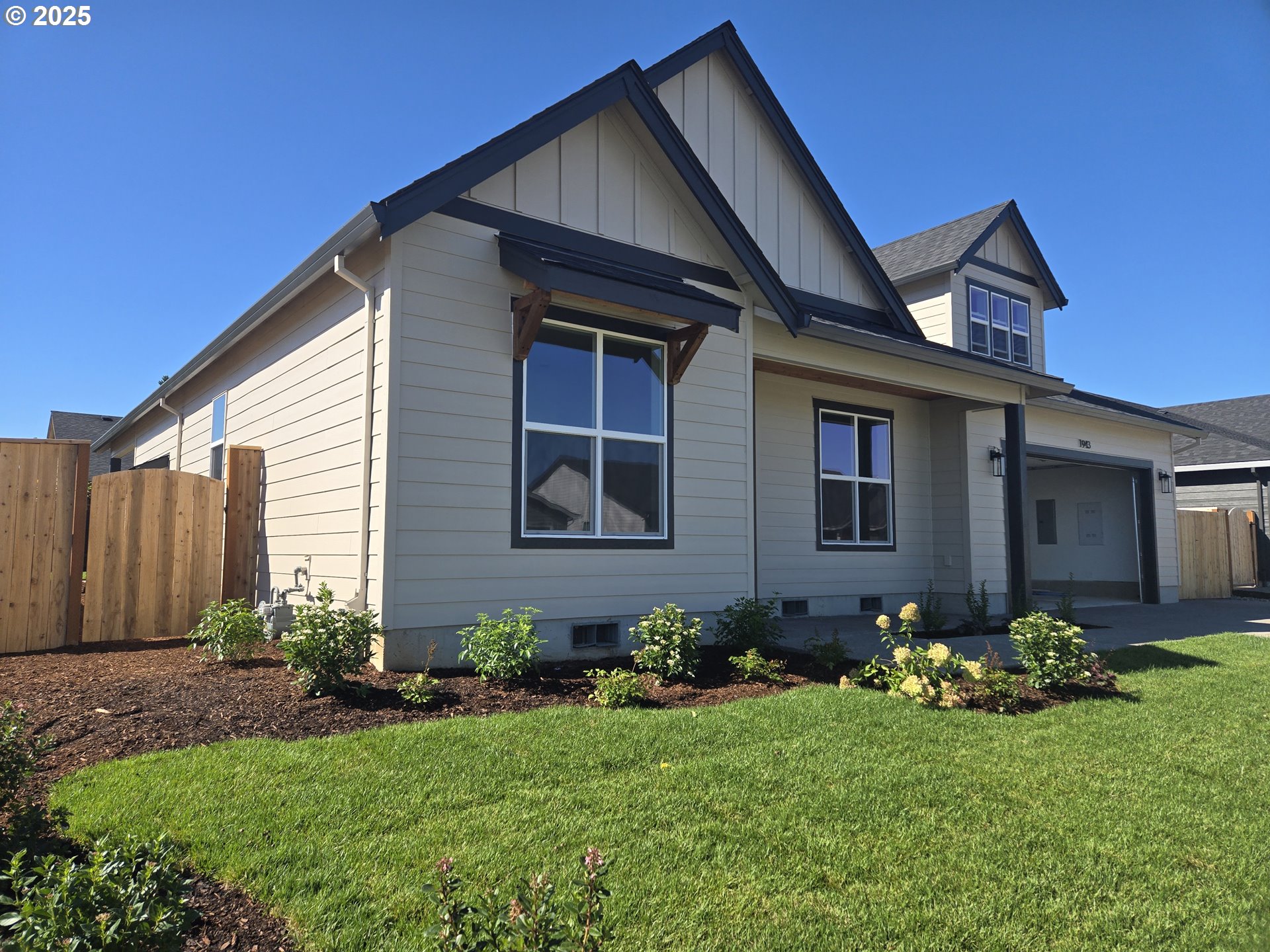 1943 SE 10TH PL