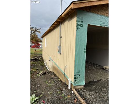 A home in Roseburg