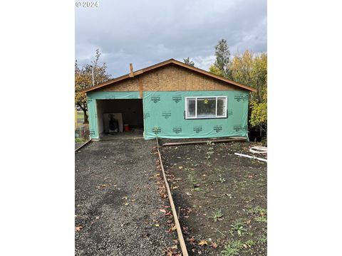 A home in Roseburg