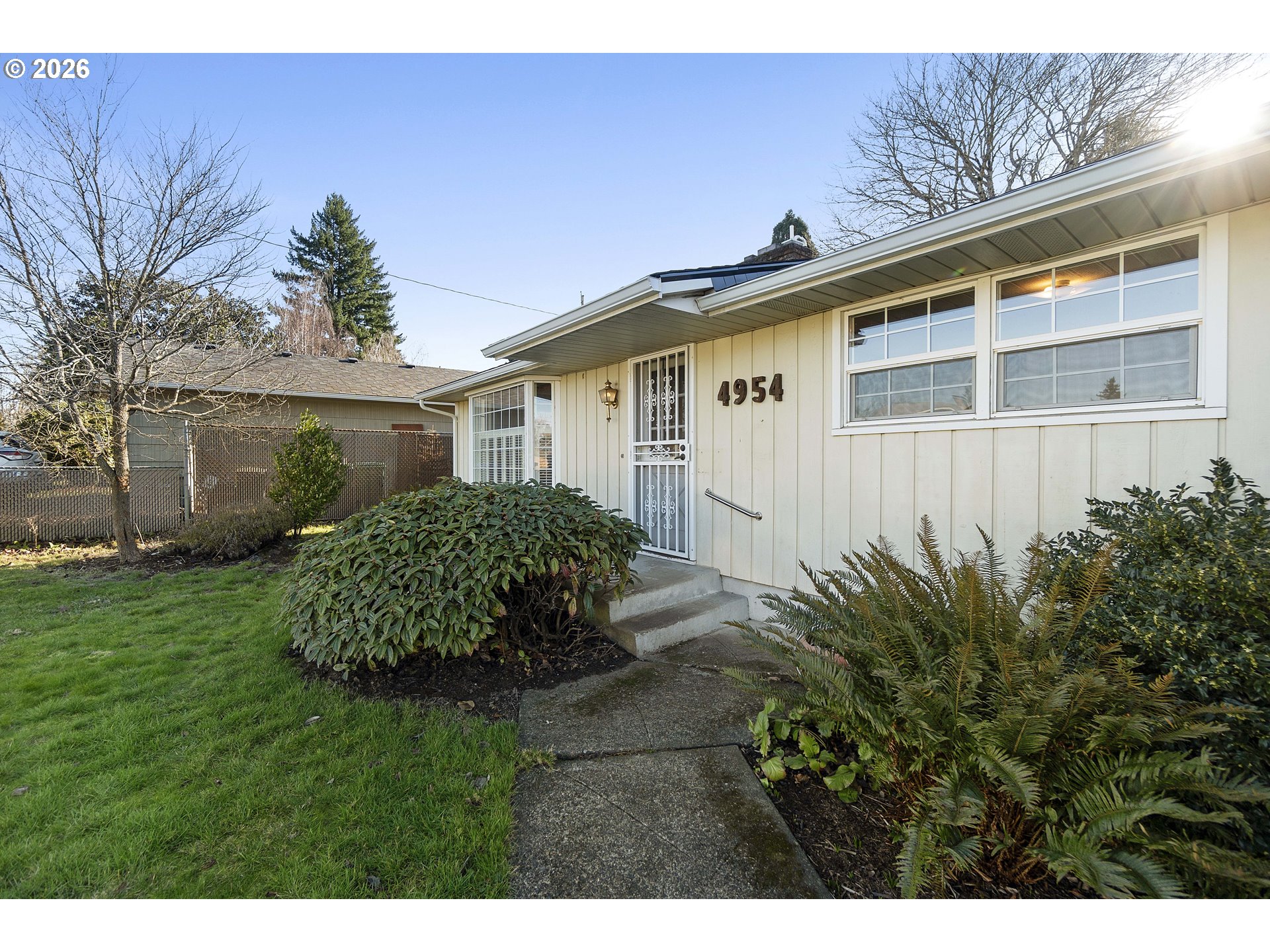 4954 SE WILLOW ST