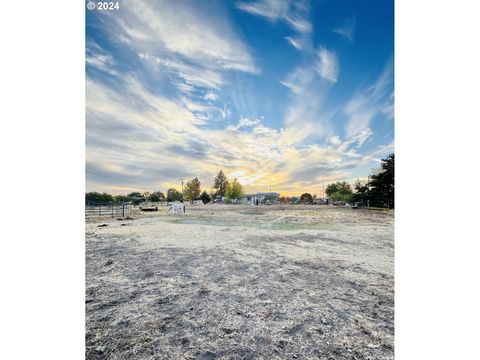 A home in Hermiston