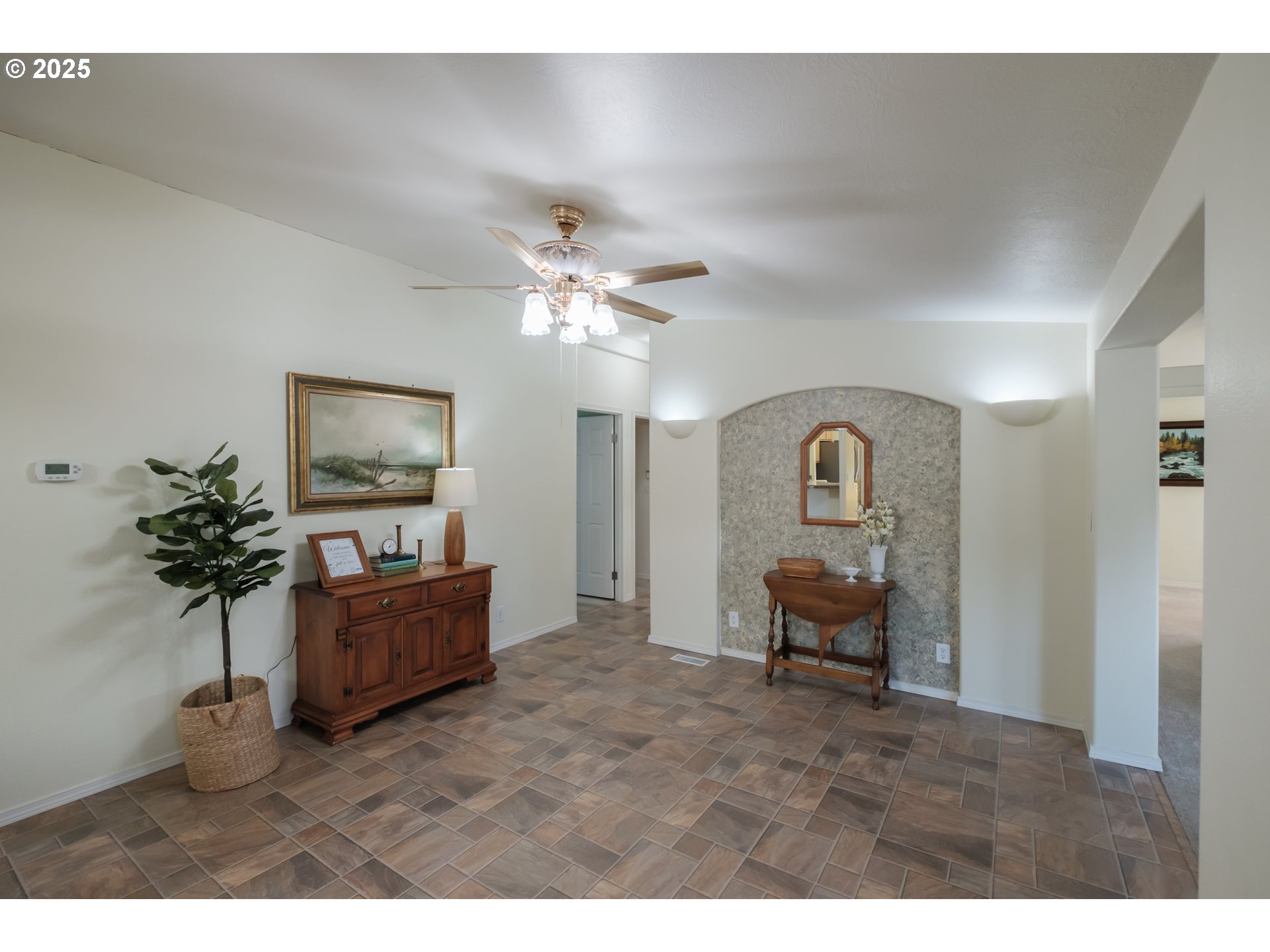 698 ROYALTY CIR