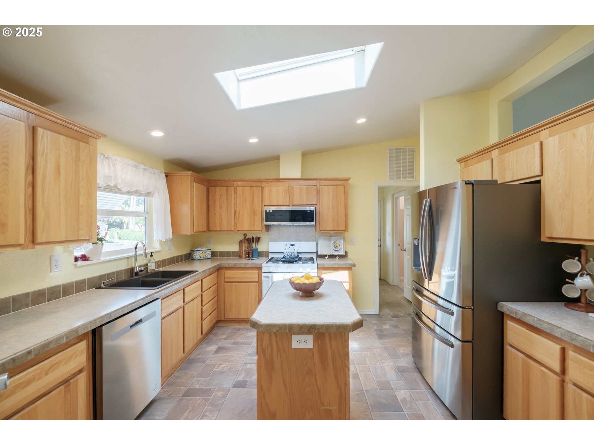 698 ROYALTY CIR