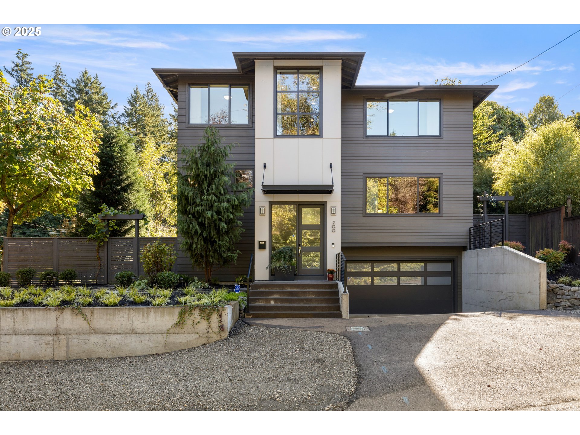 200 SW CARSON ST