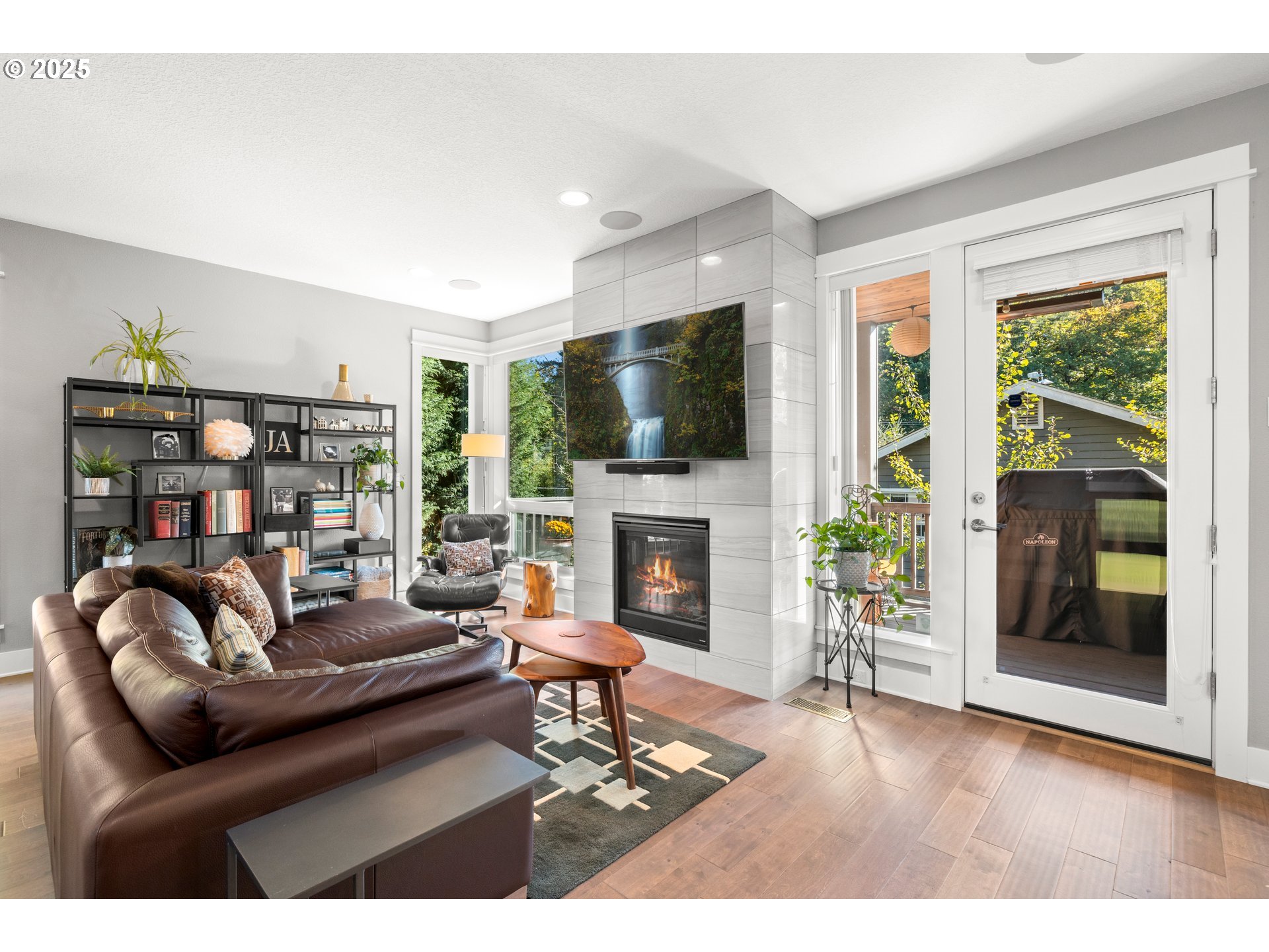 200 SW CARSON ST