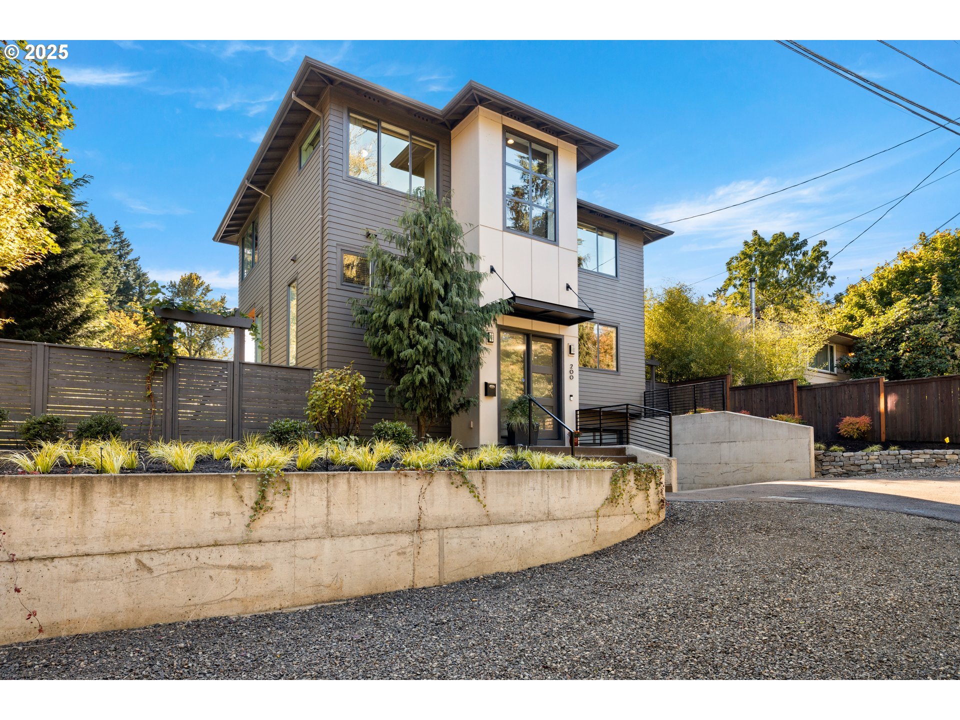200 SW CARSON ST