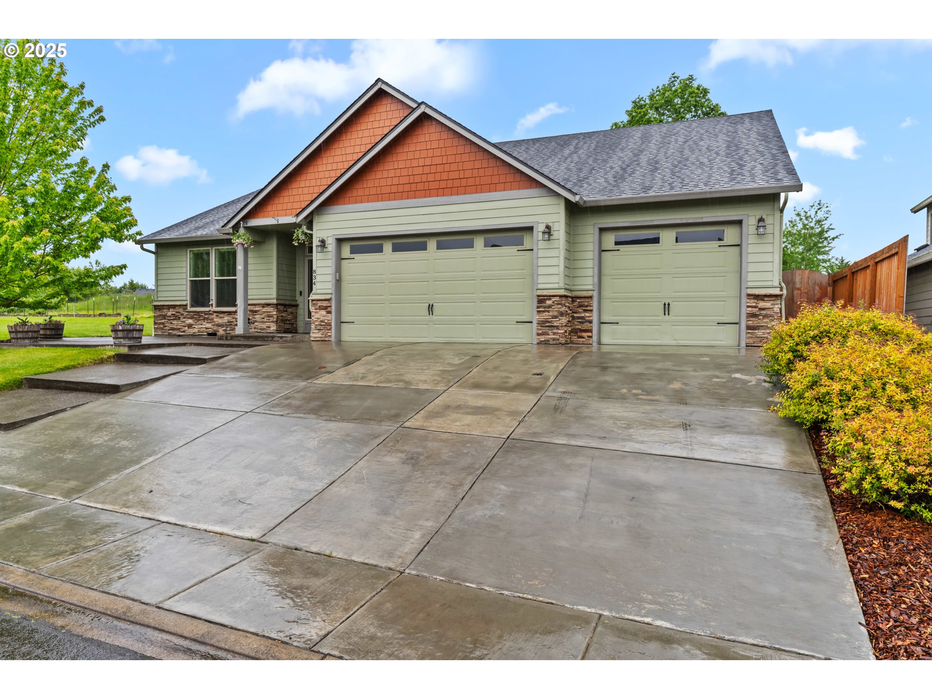 834 N 13TH PL