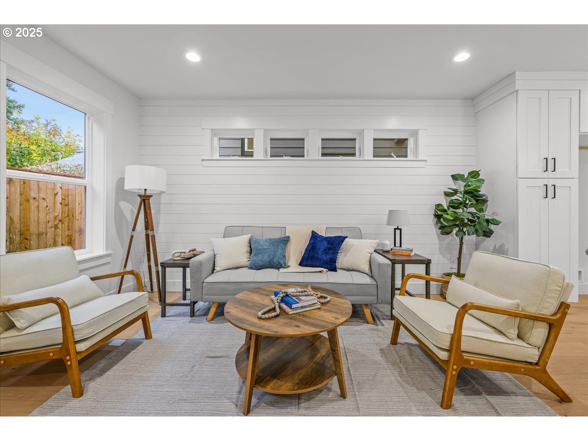 4234 SE YAMHILL ST B