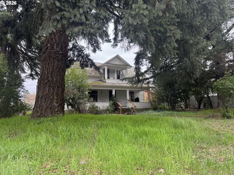 805 River RD Eugene OR 97404