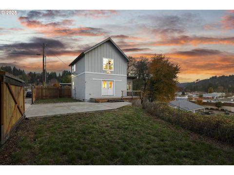 130 W 1ST AVE Estacada OR 97023