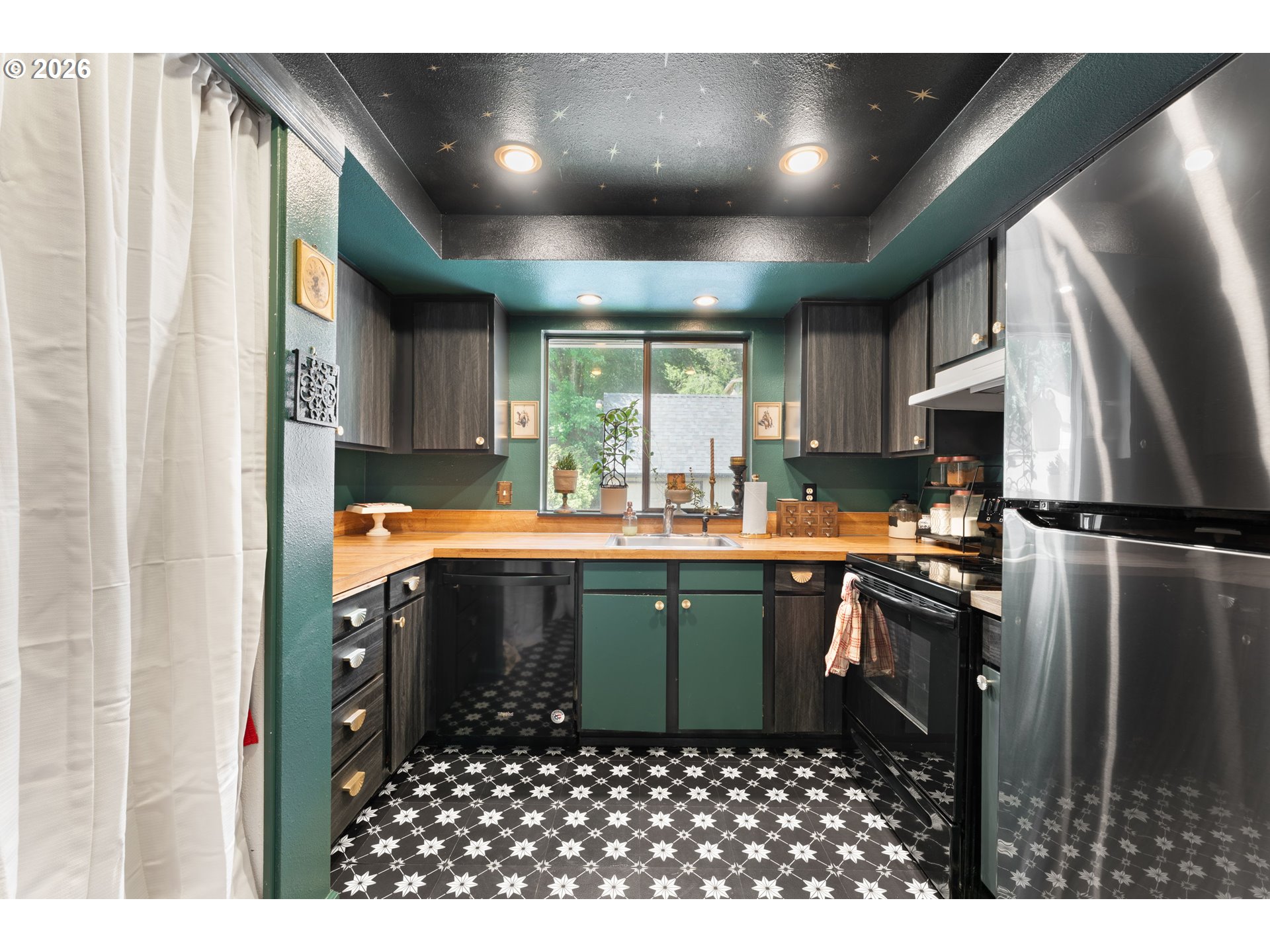2812 TREE TOP LN