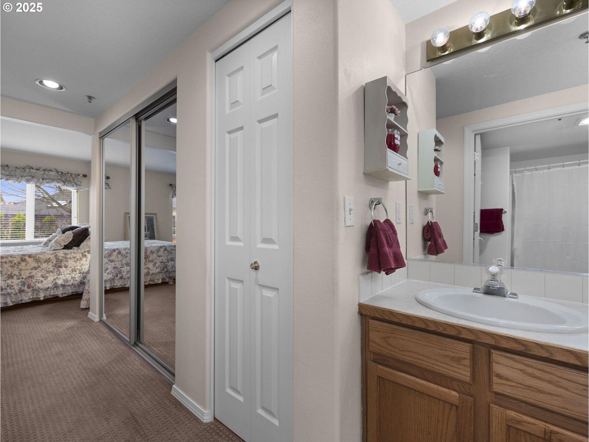 Portland, Oregon 97230, United States, 2 Bedrooms Bedrooms, ,2 BathroomsBathrooms,Residential,Active,14957