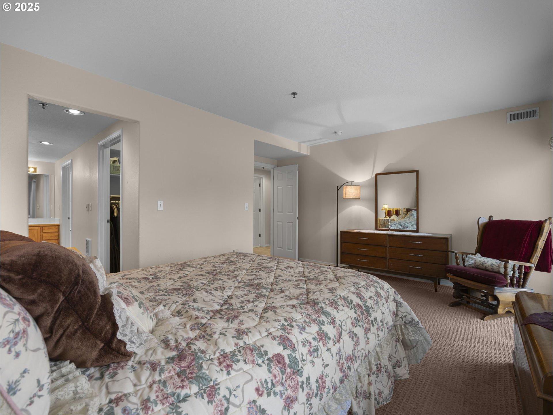 Portland, Oregon 97230, United States, 2 Bedrooms Bedrooms, ,2 BathroomsBathrooms,Residential,Active,14957