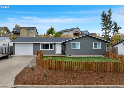 1300 ROLLING HILLS RD Roseburg OR 97471