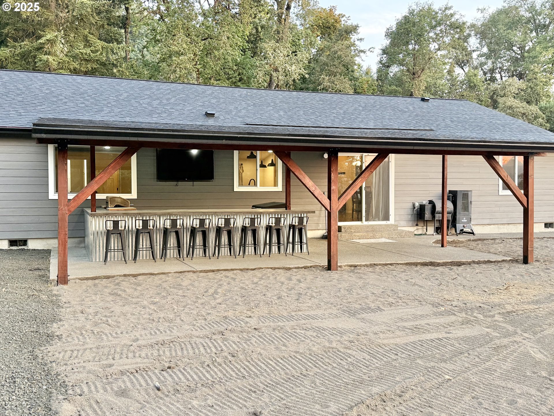 477 PALISADE DR
