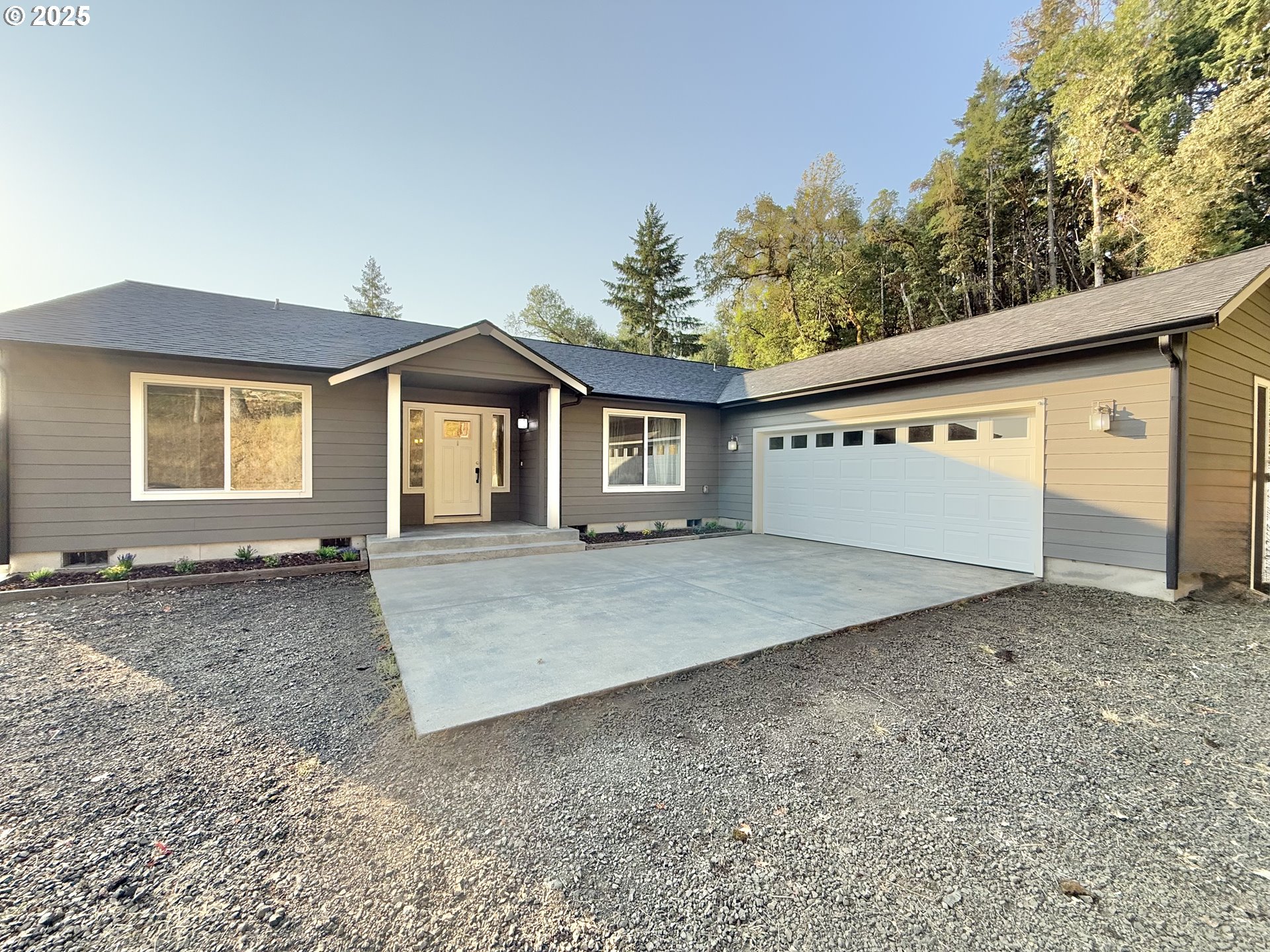 477 PALISADE DR