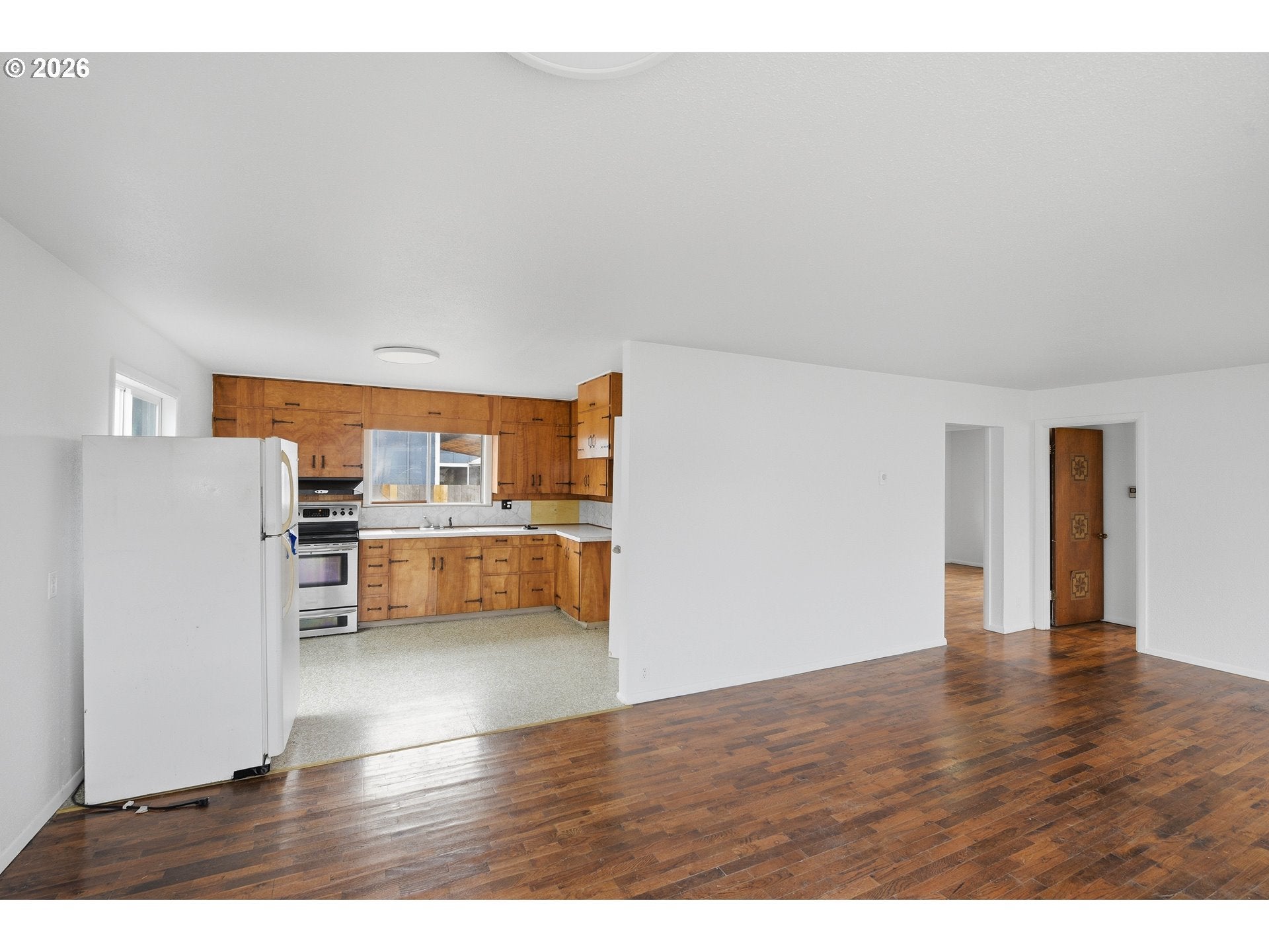 105 S 8TH ST