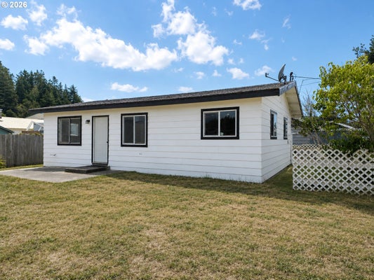 105 S 8TH ST, LAKESIDE, OR 97449 - Image b6e3e975898ff2f7e653109f6f7a747b/3874236309