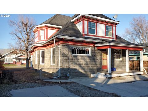 A home in Baker City