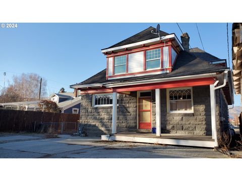 A home in Baker City