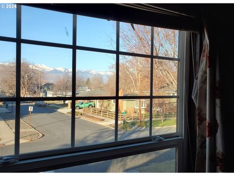 A home in Baker City