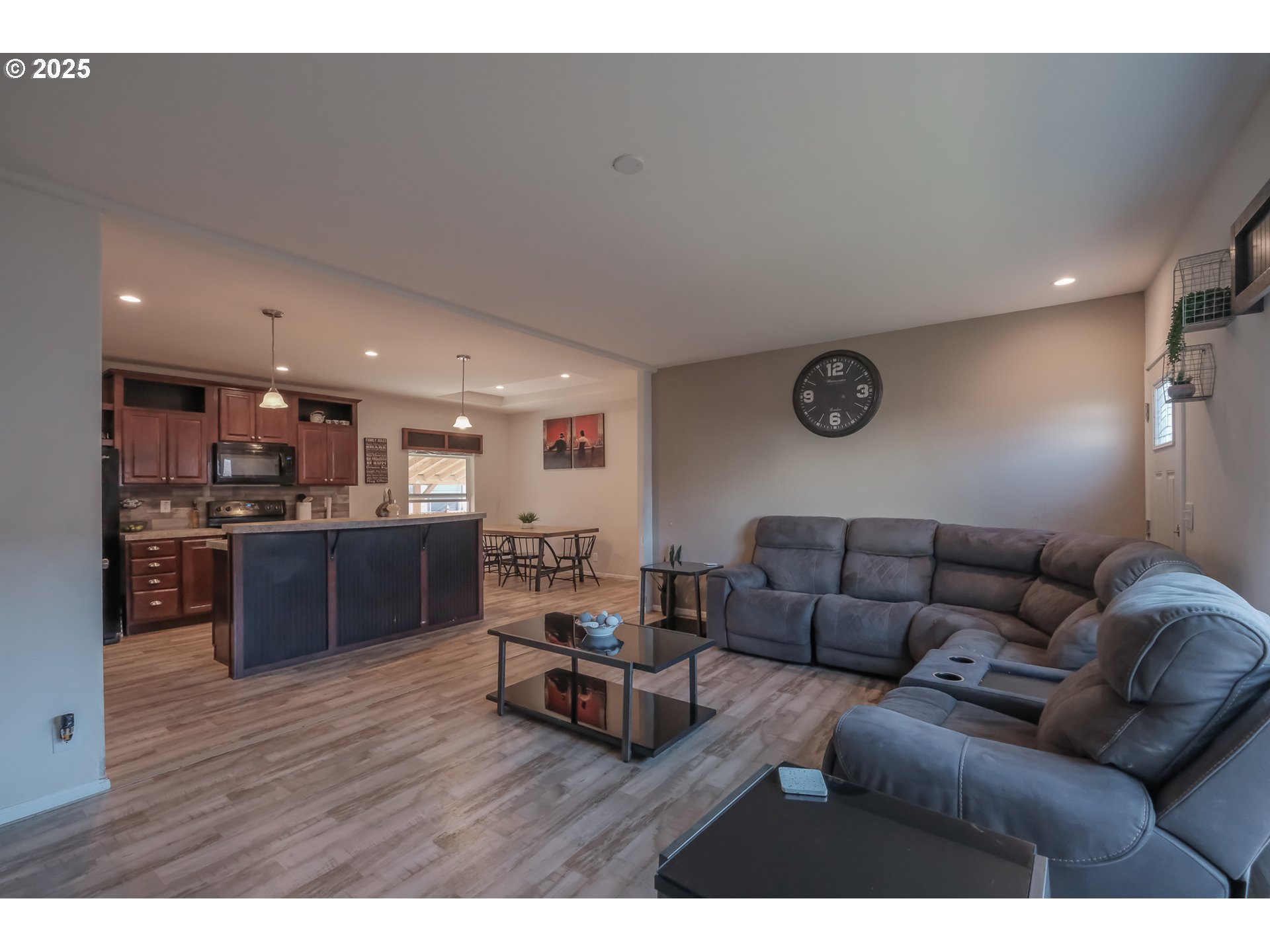 Salem, Oregon 97305, United States, 4 Bedrooms Bedrooms, ,2 BathroomsBathrooms,Residential,Active,12699