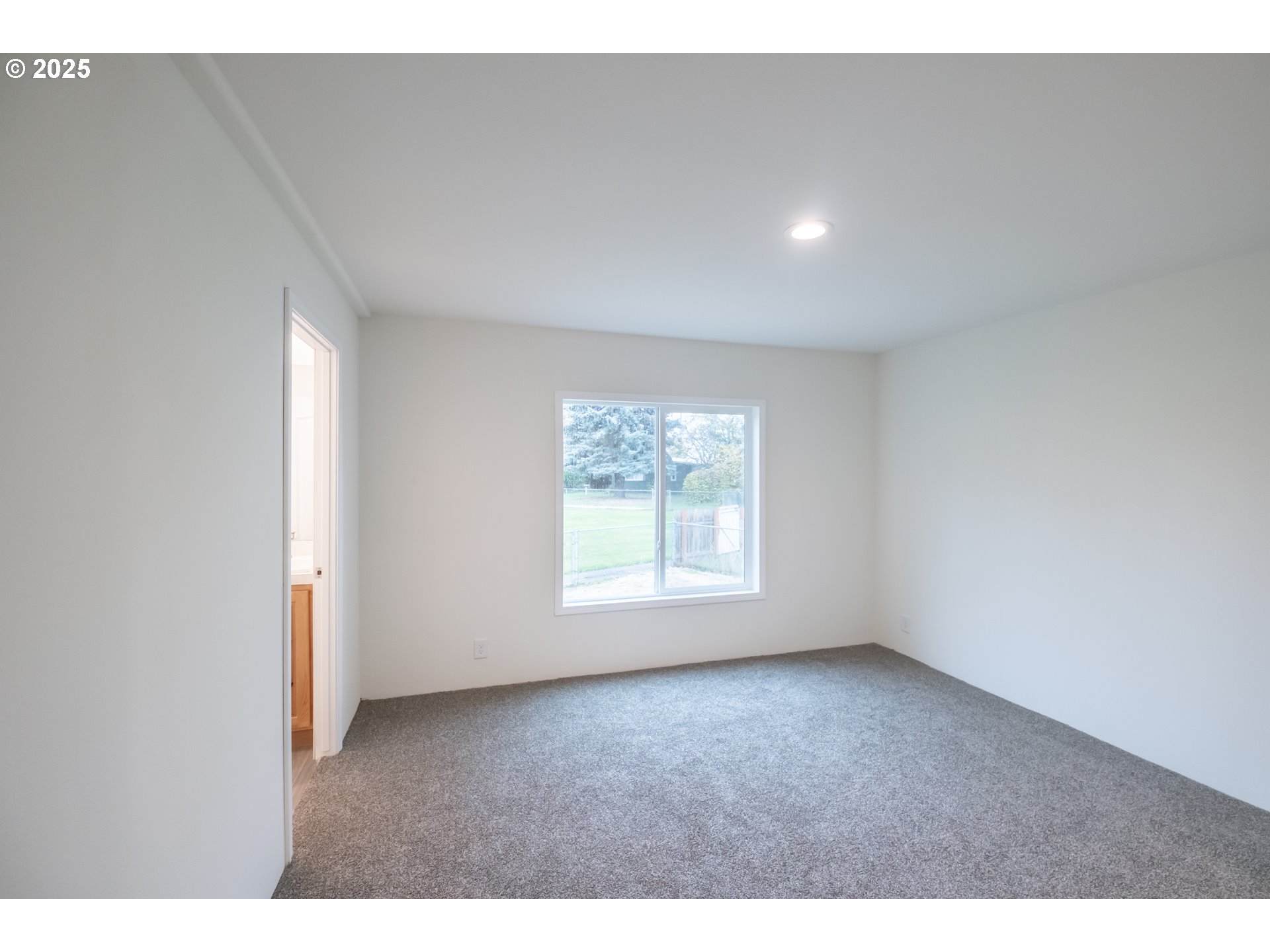 Salem, Oregon 97305, United States, 3 Bedrooms Bedrooms, ,2 BathroomsBathrooms,Residential,Active,222819