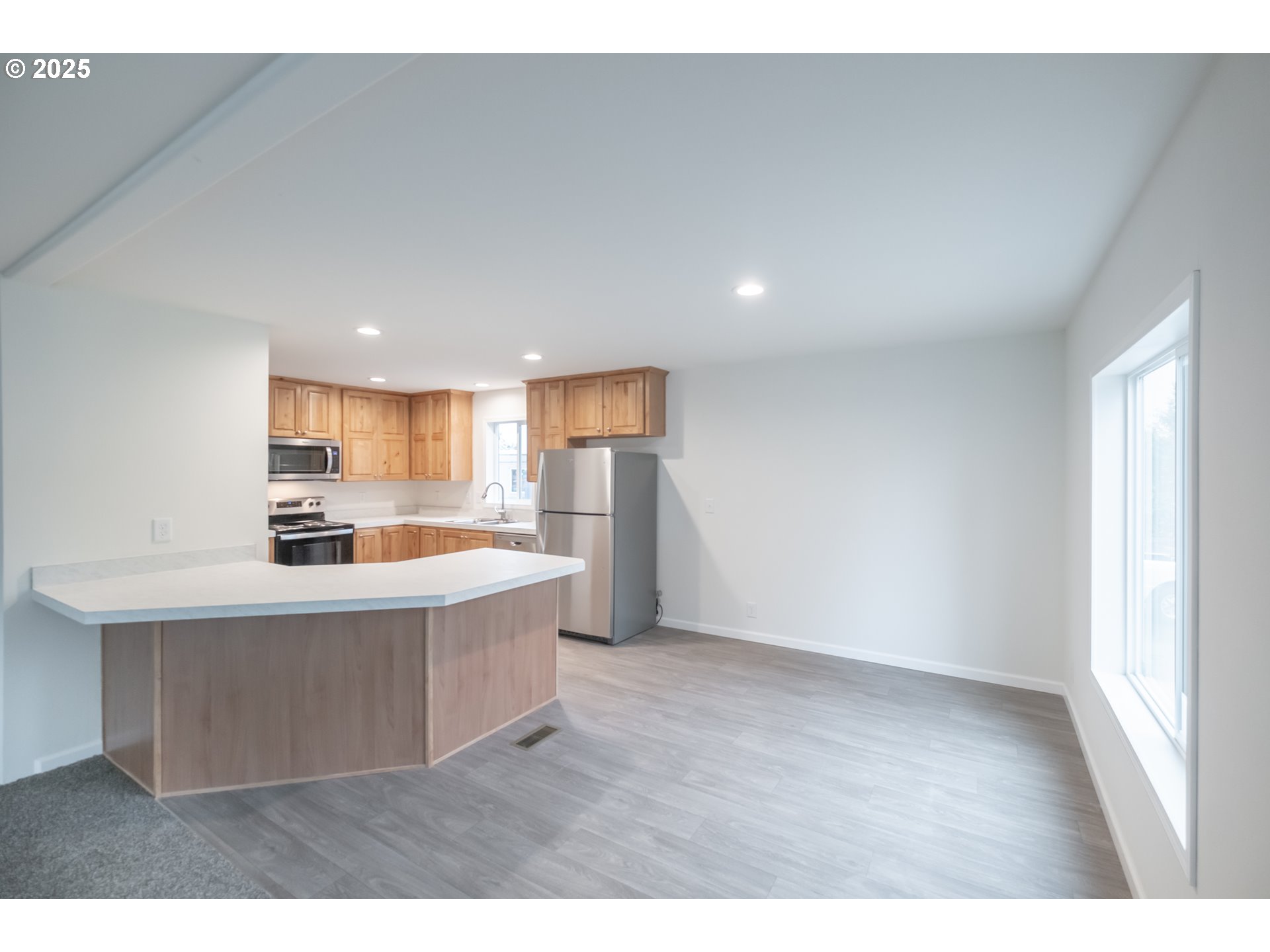 Salem, Oregon 97305, United States, 3 Bedrooms Bedrooms, ,2 BathroomsBathrooms,Residential,Active,222819