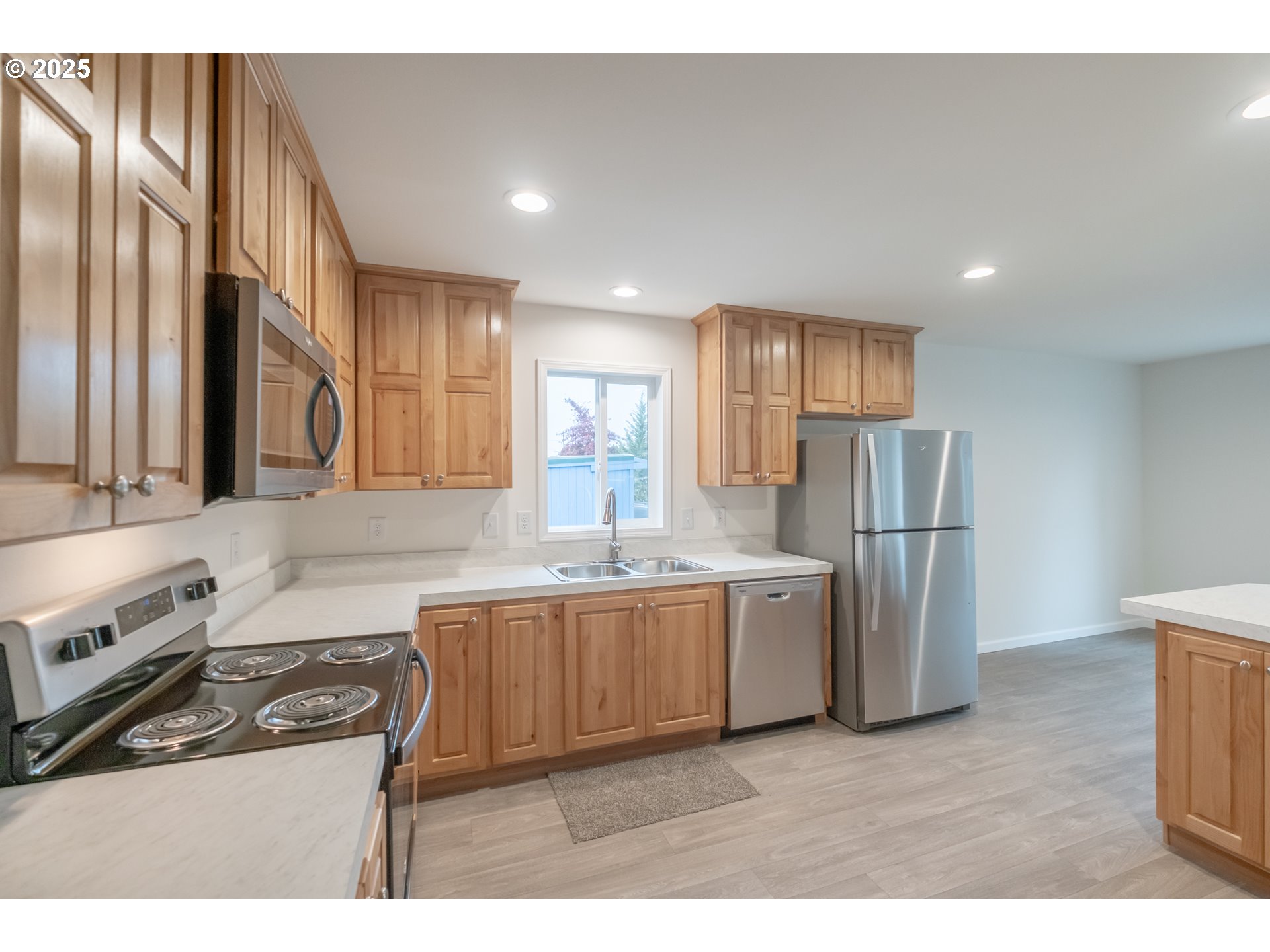 Salem, Oregon 97305, United States, 3 Bedrooms Bedrooms, ,2 BathroomsBathrooms,Residential,Active,222819