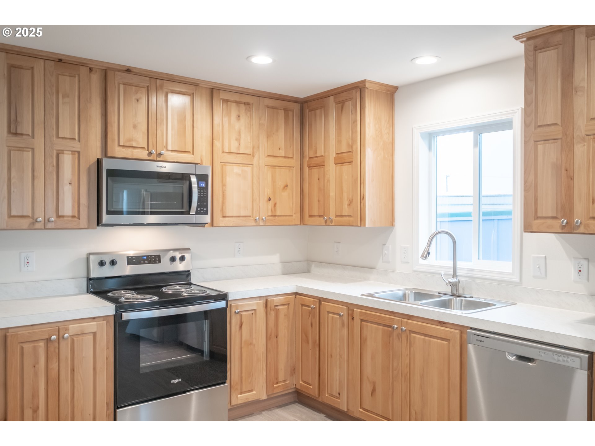 Salem, Oregon 97305, United States, 3 Bedrooms Bedrooms, ,2 BathroomsBathrooms,Residential,Active,222819