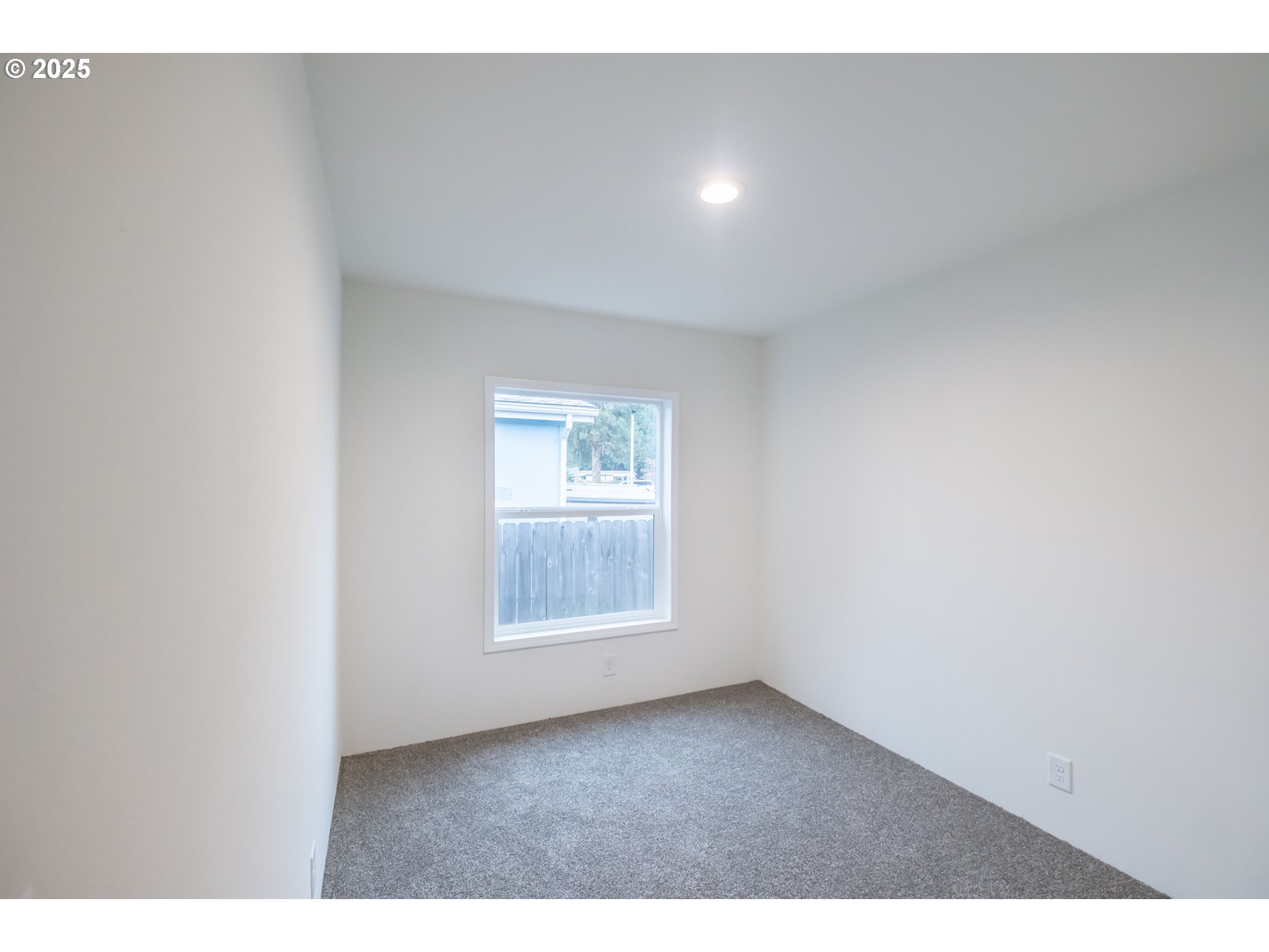 Salem, Oregon 97305, United States, 3 Bedrooms Bedrooms, ,2 BathroomsBathrooms,Residential,Active,222819