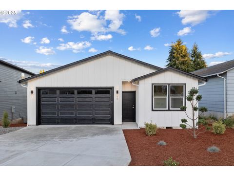 A home in Cathlamet