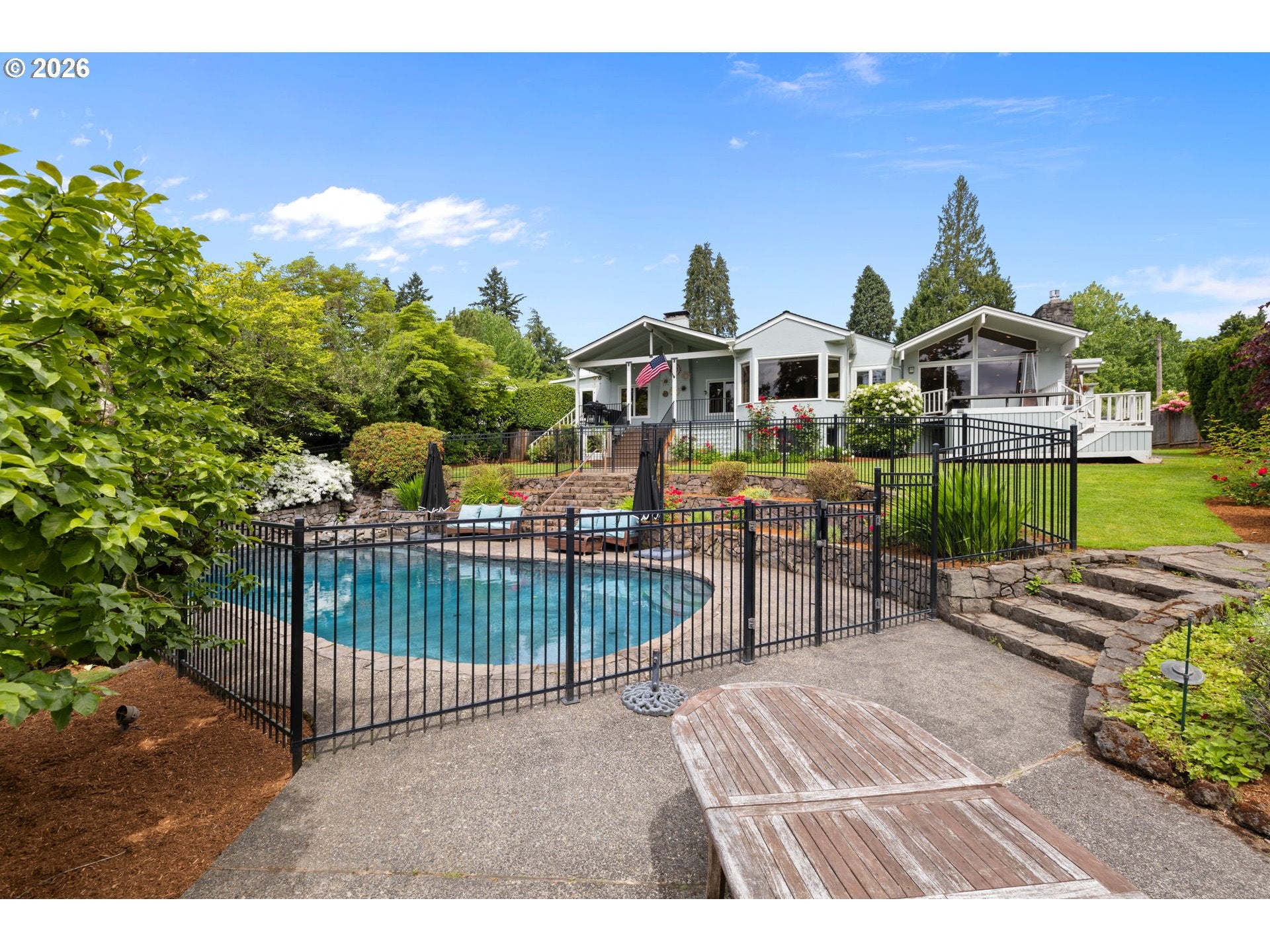 3617 WAUNA VISTA DR